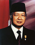 https://upload.wikimedia.org/wikipedia/commons/thumb/5/59/President_Suharto%2C_1993.jpg/120px-President_Suharto%2C_1993.jpg
